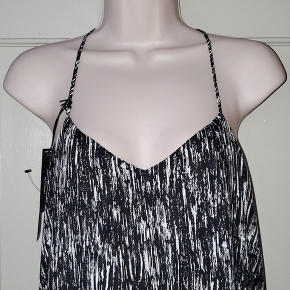 Express Barcelona Cami Reversible Black/White Top - Picture 4 of 15